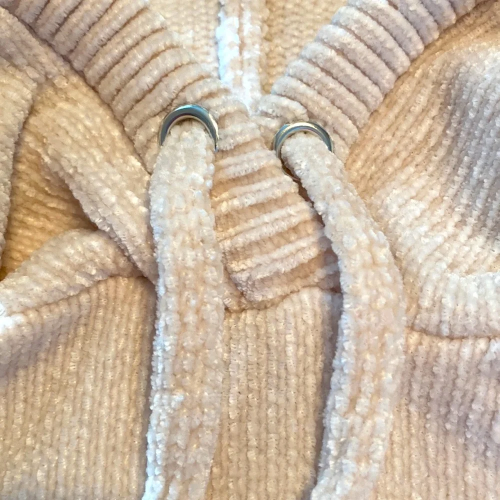 PRIMARK VELOUR SWEATER-Hooded, soft sweater with front pocket, in Cream Size Med - Picture 3 of 6